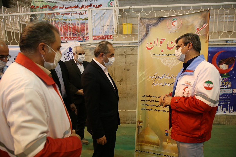 سامانه مهک برای ساماندهی کمک به نیازمندان رونمایی شد/ توزیع ۴ هزار بسته معیشتی از سوی هلال‌احمر قم میان نیازمندان